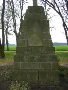 Kriegsdenkmal_Zollchow_vorher_optimiert.webp